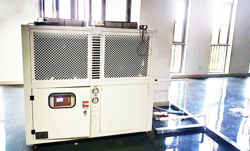 模具、吹塑、行業(yè)冷卻用箱體式冷水機(jī)